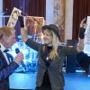 Bitte persoenlichkeitsrechte beachten und nur  eigenen Bilder downloaden.